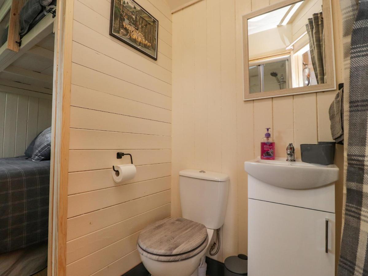 Hillcrest Shepherds Hut Preston  Exterior photo